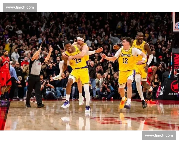 湖人对决热火实时比分牵动全场胜负悬念升级焦灼对抗引爆关注热议